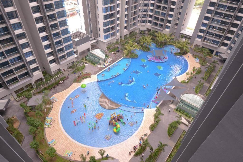 Cozy Haven Atlantis With Large Swimming Pool Apartment Malacca Ngoại thất bức ảnh